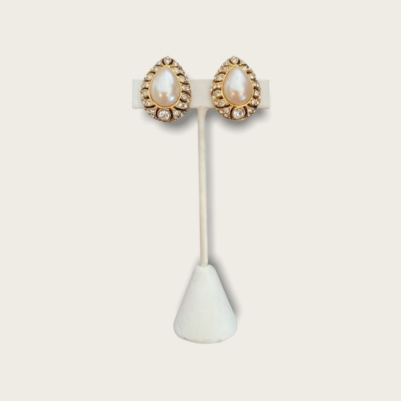 GIVENCHY Vintage Tear Drop Faux Pear Rhinestone Tear Drop Clip On Earrings - Picture 1 of 4